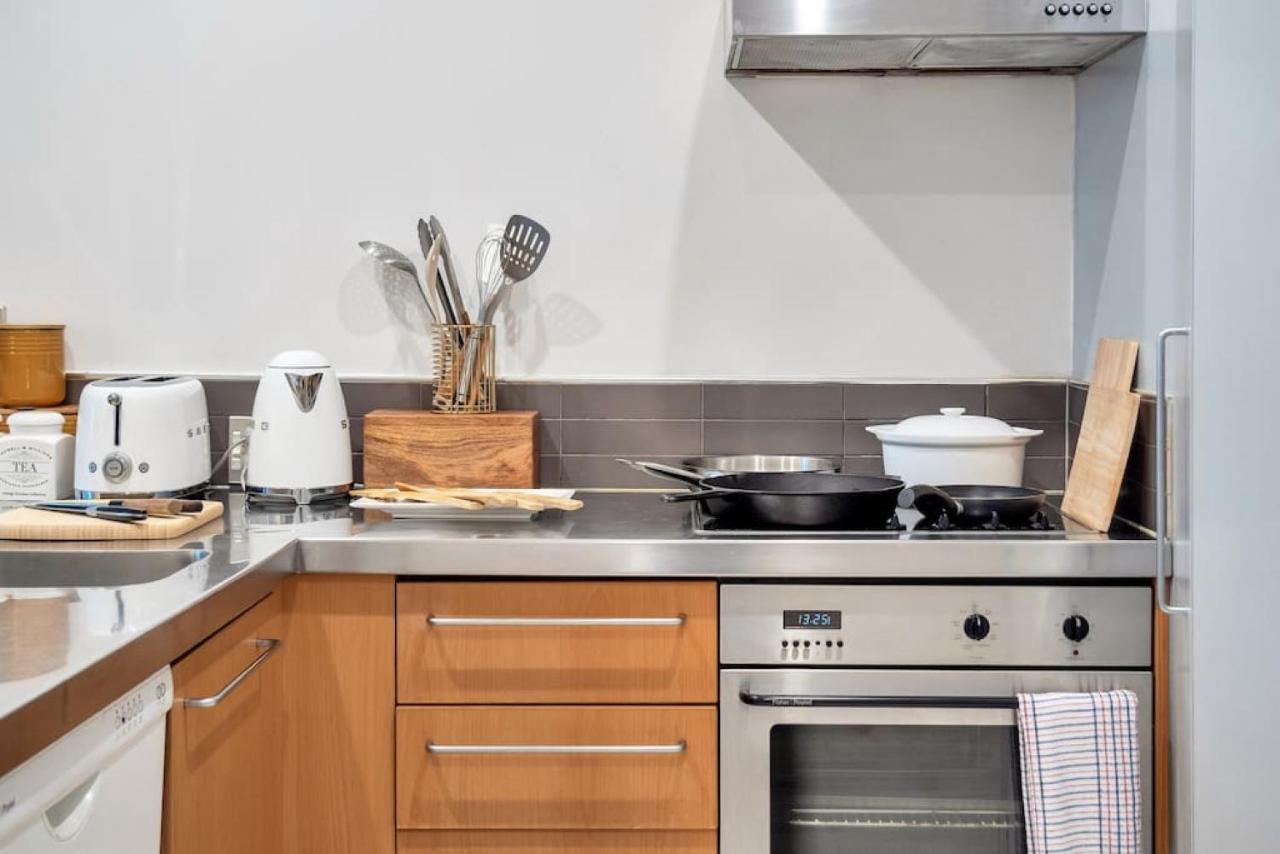 Awesome, Cool Beachy 2br Cbd Gem - Wifi And Netflix Apartment